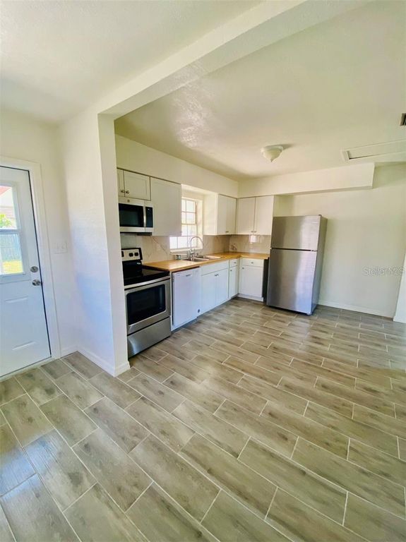 Image 3 of property listing at 4114 W CASS STREET, Tampa, FL 33609