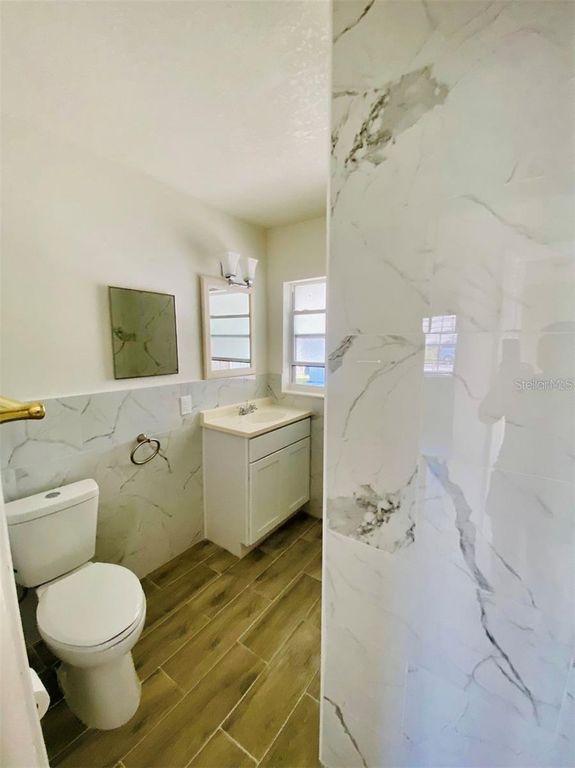 Image 5 of property listing at 4114 W CASS STREET, Tampa, FL 33609