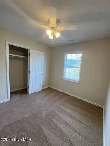 202 Dayrell Drive, Hubert, NC 28539