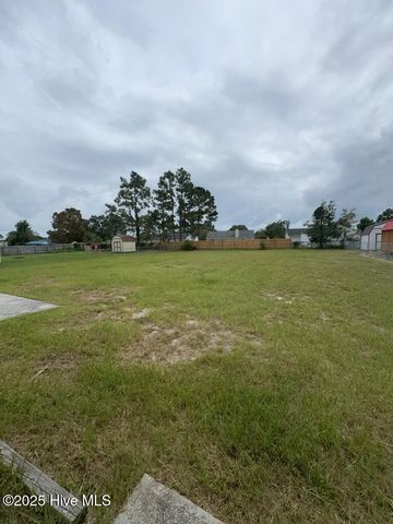 202 Dayrell Drive, Hubert, NC 28539