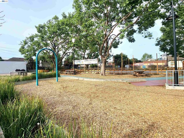 634 8TH St, Richmond, CA 94801