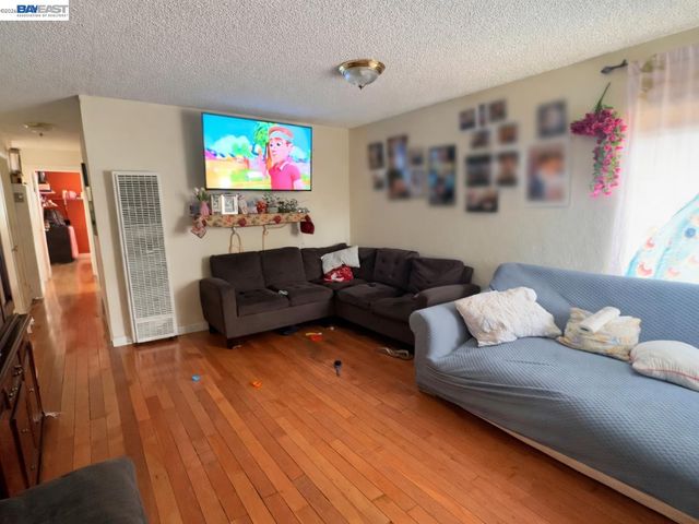 634 8TH St, Richmond, CA 94801