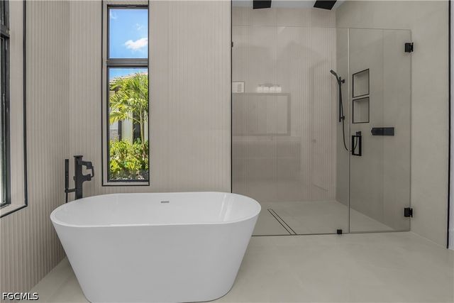 14318 Charthouse CIR, Naples, FL 34114