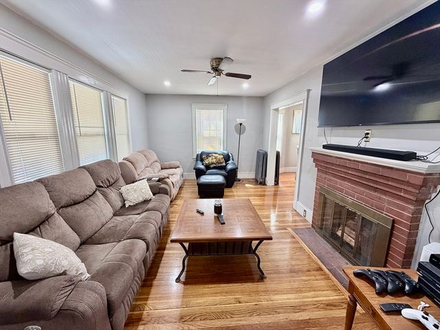 138 Davis St, Quincy, MA 02170