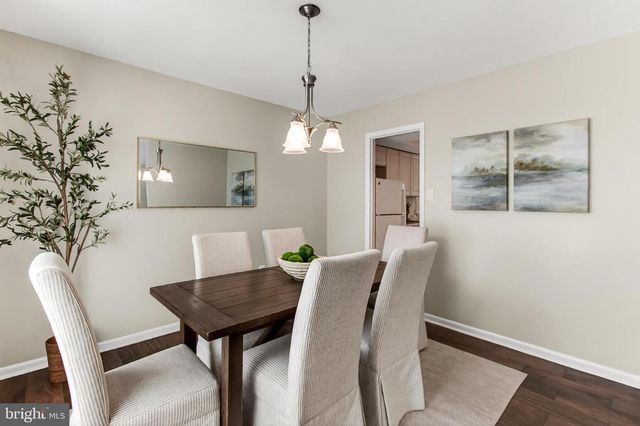 1498 ROUNDLEAF CT, Reston, VA 20190