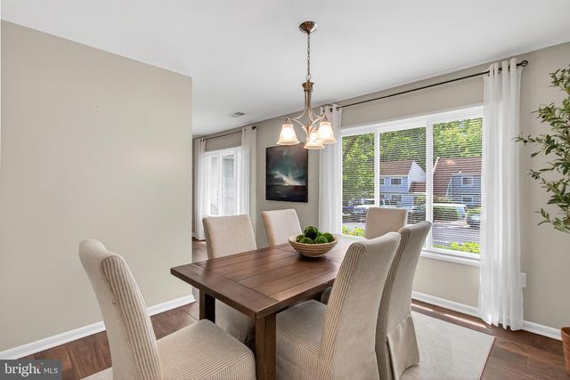 1498 ROUNDLEAF CT, Reston, VA 20190