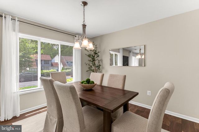 1498 ROUNDLEAF CT, Reston, VA 20190