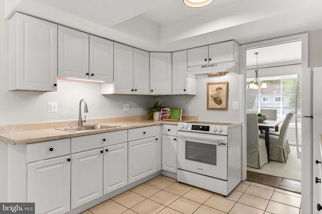 1498 ROUNDLEAF CT, Reston, VA 20190