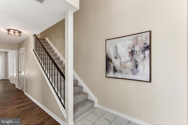 1498 ROUNDLEAF CT, Reston, VA 20190