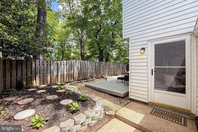 1498 ROUNDLEAF CT, Reston, VA 20190