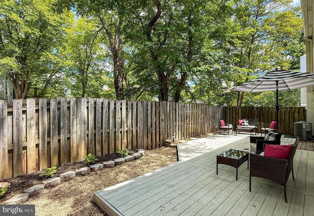 1498 ROUNDLEAF CT, Reston, VA 20190