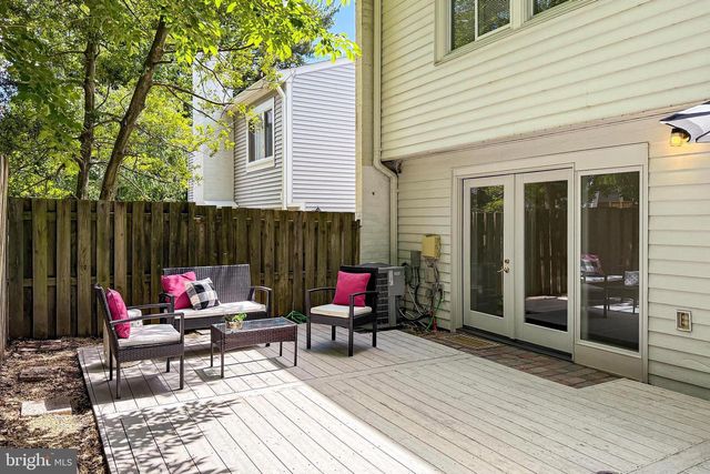 1498 ROUNDLEAF CT, Reston, VA 20190