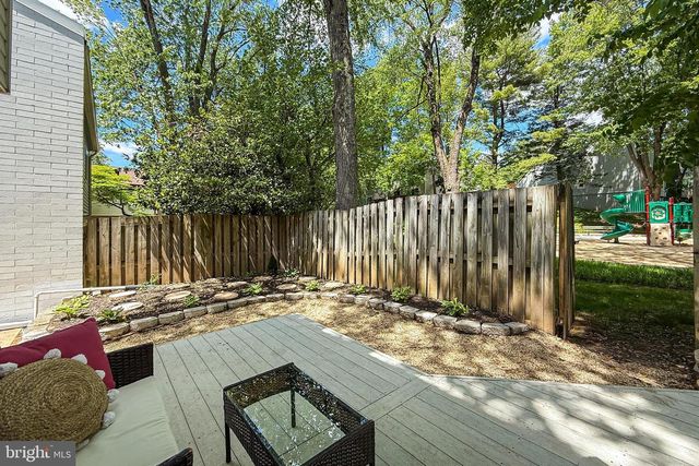1498 ROUNDLEAF CT, Reston, VA 20190