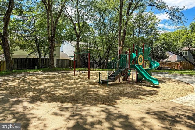 1498 ROUNDLEAF CT, Reston, VA 20190