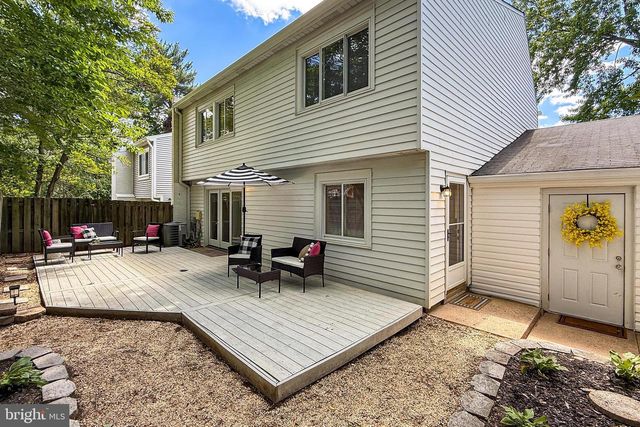 1498 ROUNDLEAF CT, Reston, VA 20190