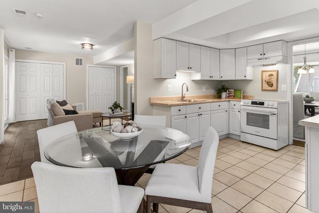 1498 ROUNDLEAF CT, Reston, VA 20190