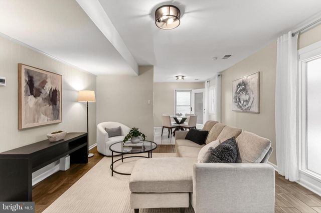 1498 ROUNDLEAF CT, Reston, VA 20190