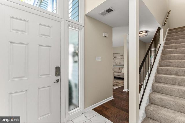 1498 ROUNDLEAF CT, Reston, VA 20190