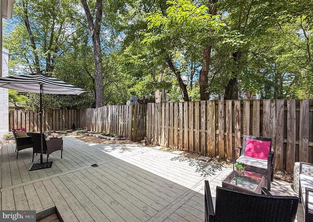 1498 ROUNDLEAF CT, Reston, VA 20190