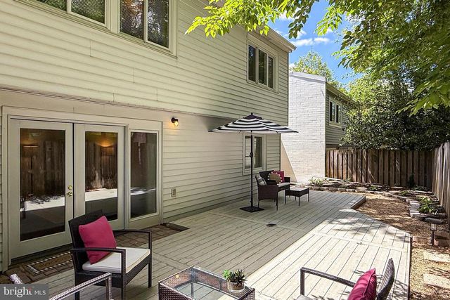 1498 ROUNDLEAF CT, Reston, VA 20190