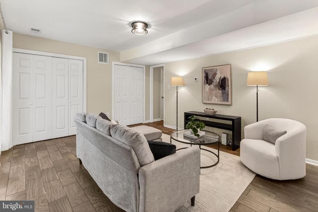 1498 ROUNDLEAF CT, Reston, VA 20190