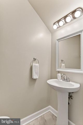 1498 ROUNDLEAF CT, Reston, VA 20190