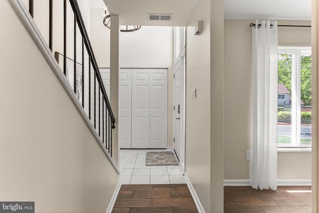 1498 ROUNDLEAF CT, Reston, VA 20190