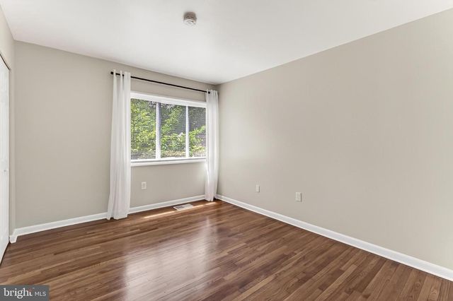 1498 ROUNDLEAF CT, Reston, VA 20190