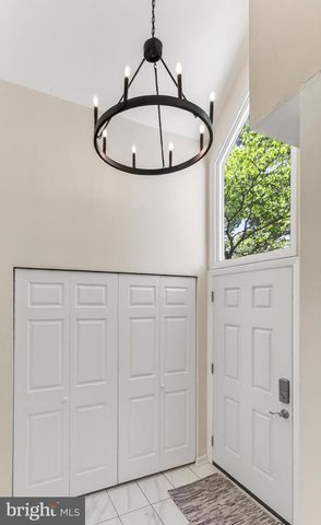1498 ROUNDLEAF CT, Reston, VA 20190