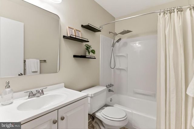 1498 ROUNDLEAF CT, Reston, VA 20190