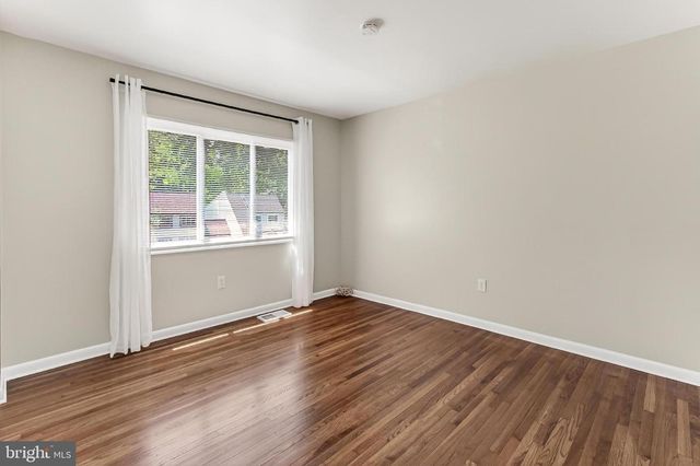 1498 ROUNDLEAF CT, Reston, VA 20190