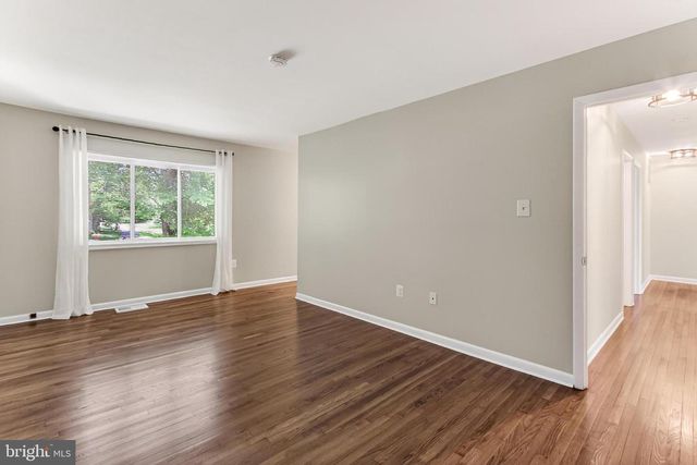 1498 ROUNDLEAF CT, Reston, VA 20190