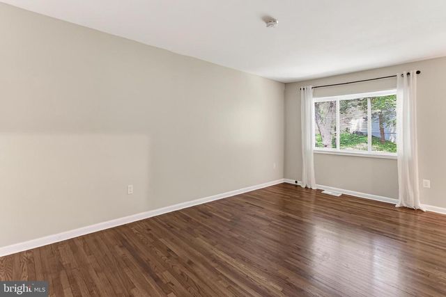 1498 ROUNDLEAF CT, Reston, VA 20190