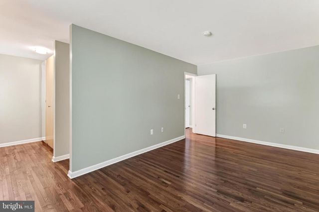 1498 ROUNDLEAF CT, Reston, VA 20190