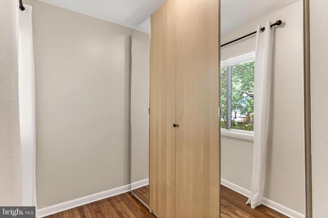1498 ROUNDLEAF CT, Reston, VA 20190