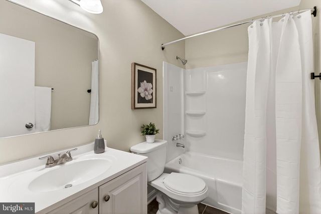 1498 ROUNDLEAF CT, Reston, VA 20190