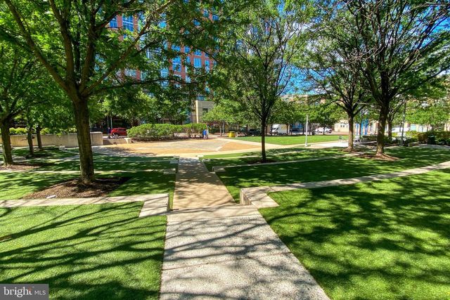 1498 ROUNDLEAF CT, Reston, VA 20190