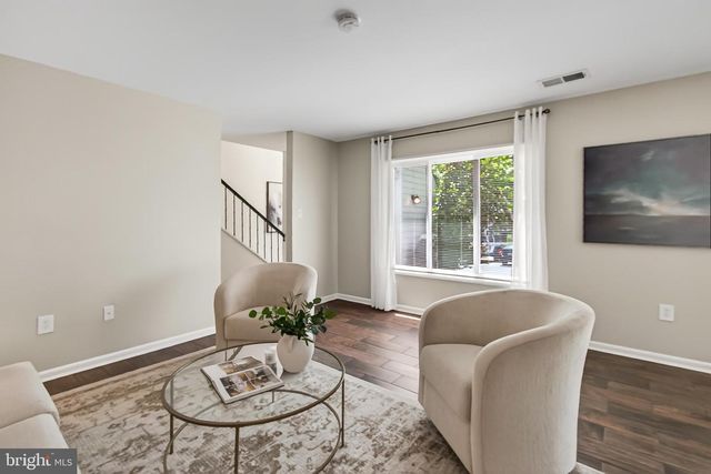 1498 ROUNDLEAF CT, Reston, VA 20190