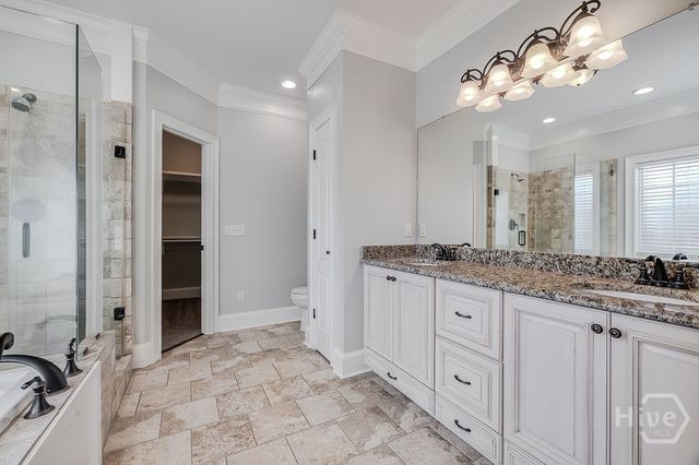 389 Chastain Cir, Richmond Hill, GA 31324