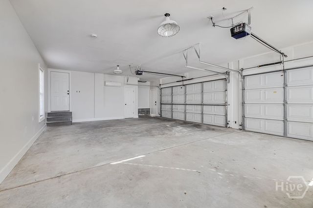 389 Chastain Cir, Richmond Hill, GA 31324