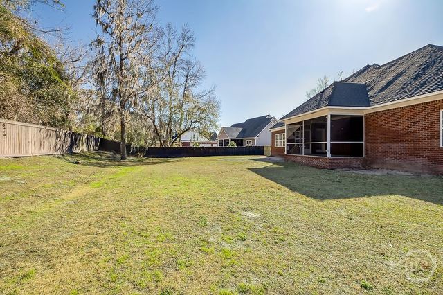389 Chastain Cir, Richmond Hill, GA 31324