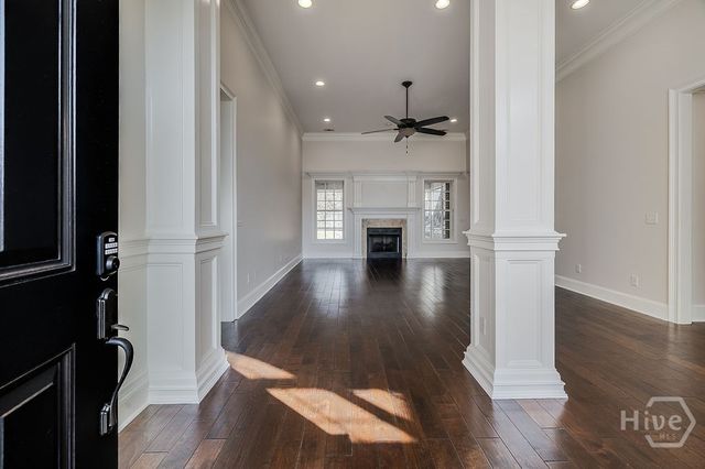 389 Chastain Cir, Richmond Hill, GA 31324