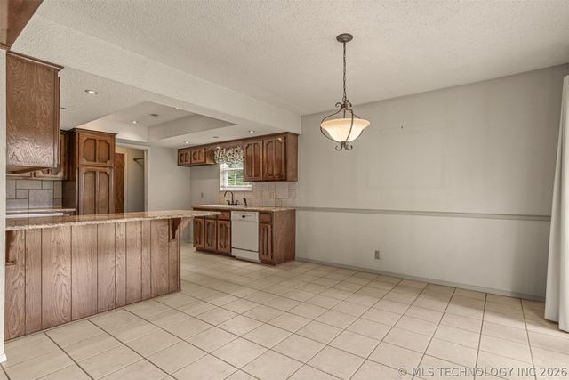 4801 S Birch Avenue, Broken Arrow, OK 74011