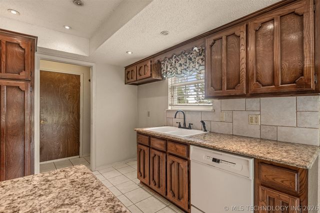 4801 S Birch Avenue, Broken Arrow, OK 74011