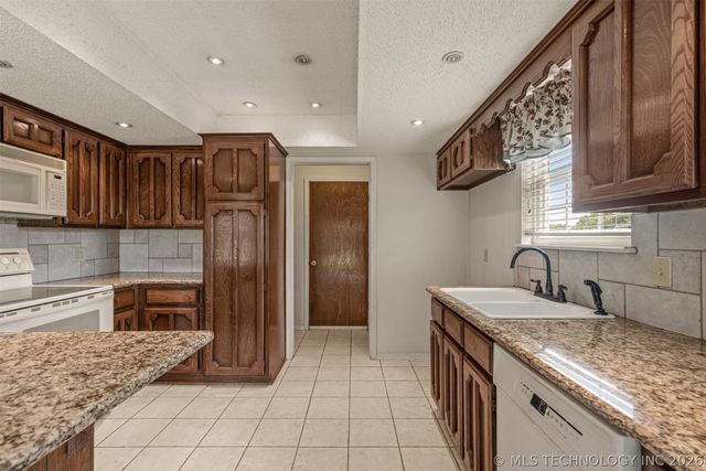 4801 S Birch Avenue, Broken Arrow, OK 74011