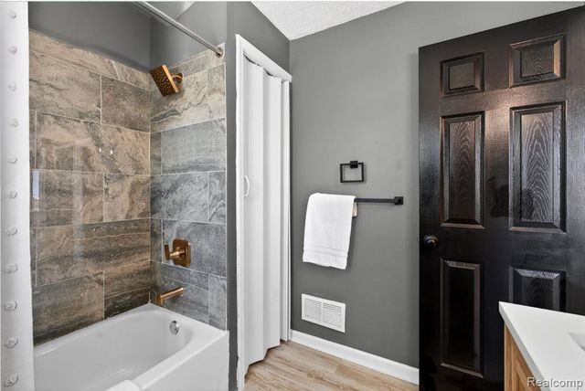 16727 Mansfield Street, Detroit, MI 48235