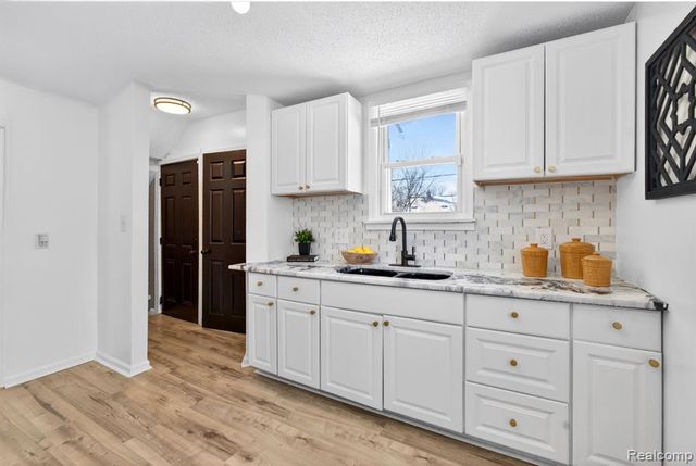 16727 Mansfield Street, Detroit, MI 48235