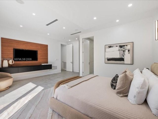 270 N Shore Drive, Miami Beach, FL 33141