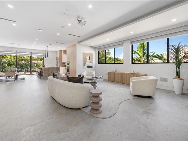 270 N Shore Drive, Miami Beach, FL 33141
