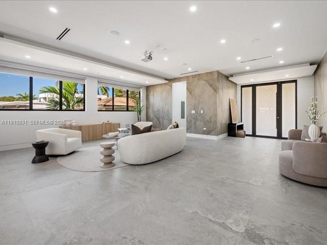 270 N Shore Drive, Miami Beach, FL 33141